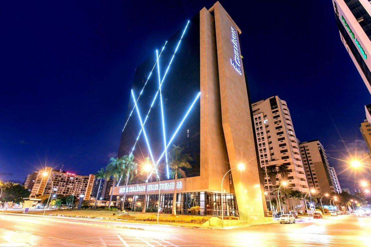 卡利南喝普鲁斯尊贵酒店 巴西利亚 外观 照片 The hotel at night
