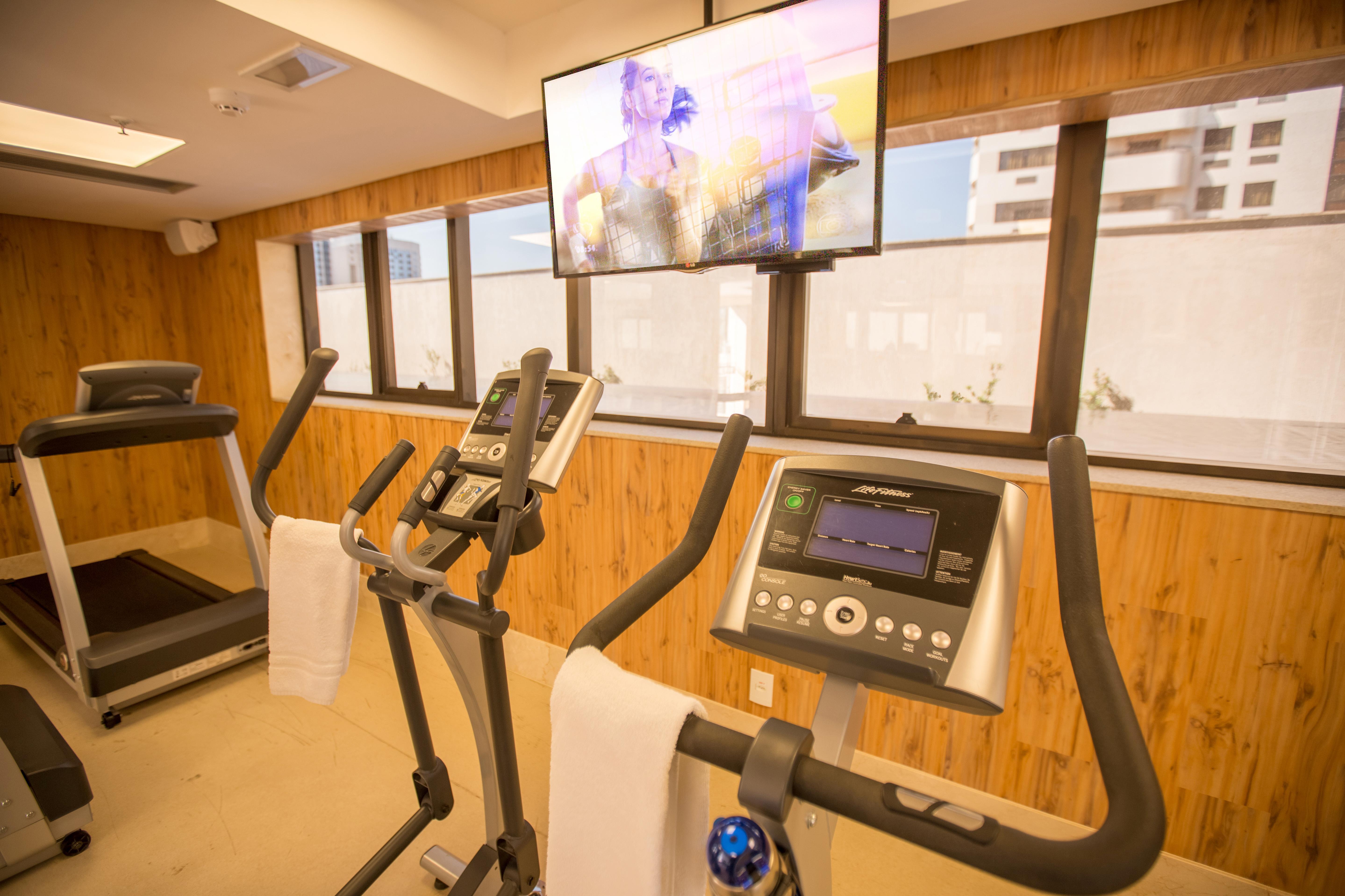 卡利南喝普鲁斯尊贵酒店 巴西利亚 外观 照片 The gym at the hotel