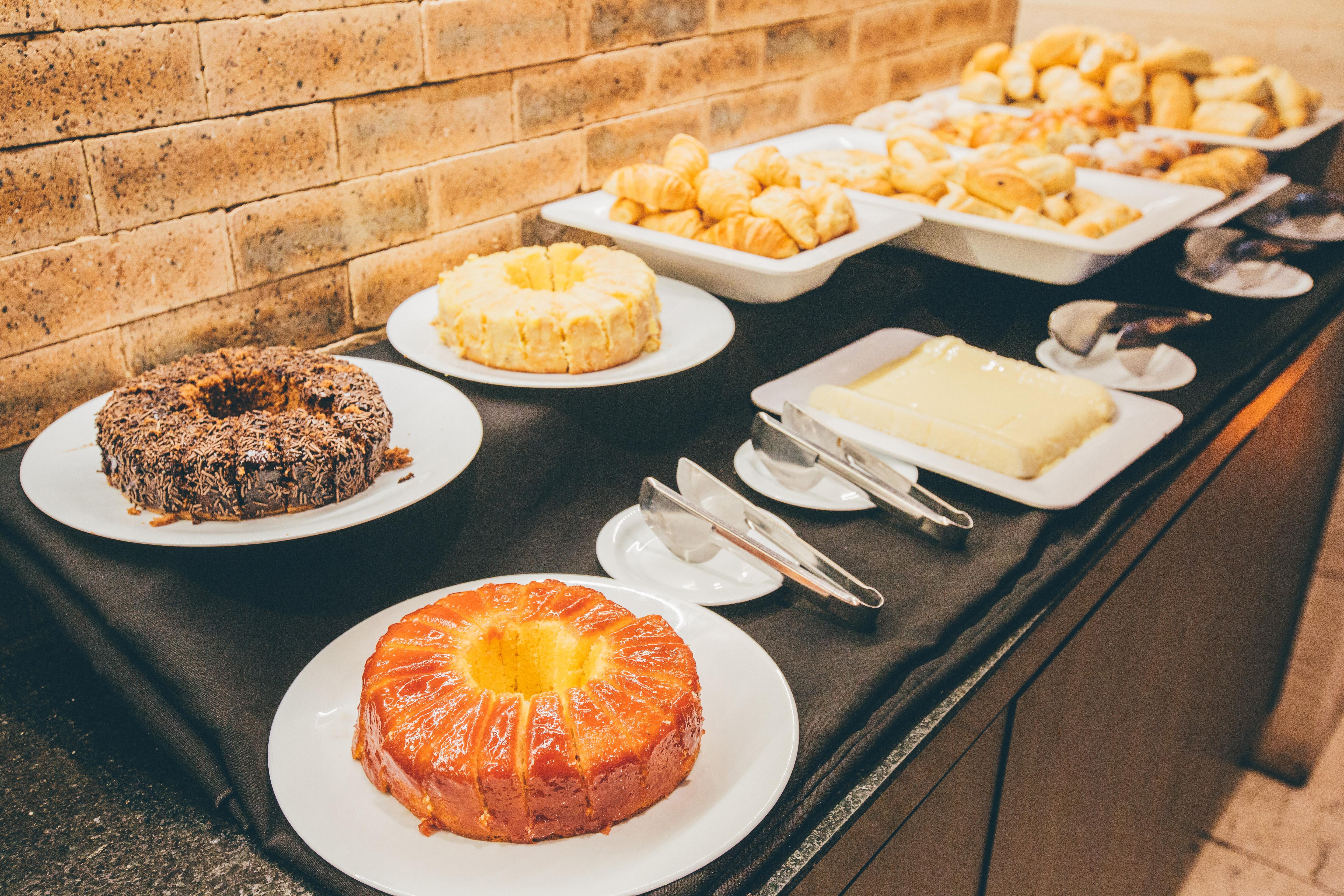卡利南喝普鲁斯尊贵酒店 巴西利亚 外观 照片 A selection of puddings
